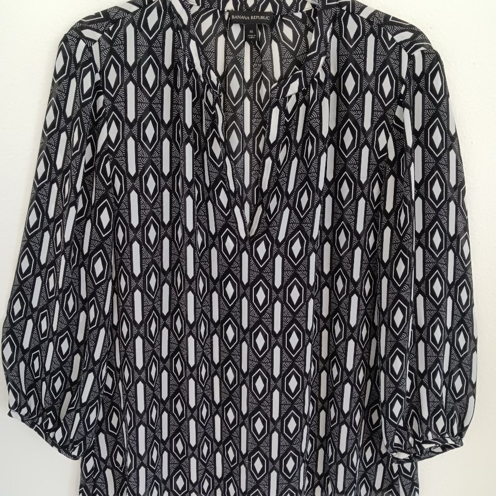 Banana Republic long sleeve black & white blouse